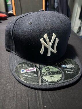 New Era 59FIFTY Fitted Cap - Navy and White Interior Labels